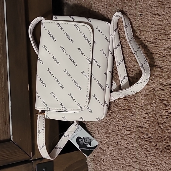 NWT Kendall & Kylie crossbody bag NWT Kendall & Kylie crossbody bag NWT … - Picture 3 of 17